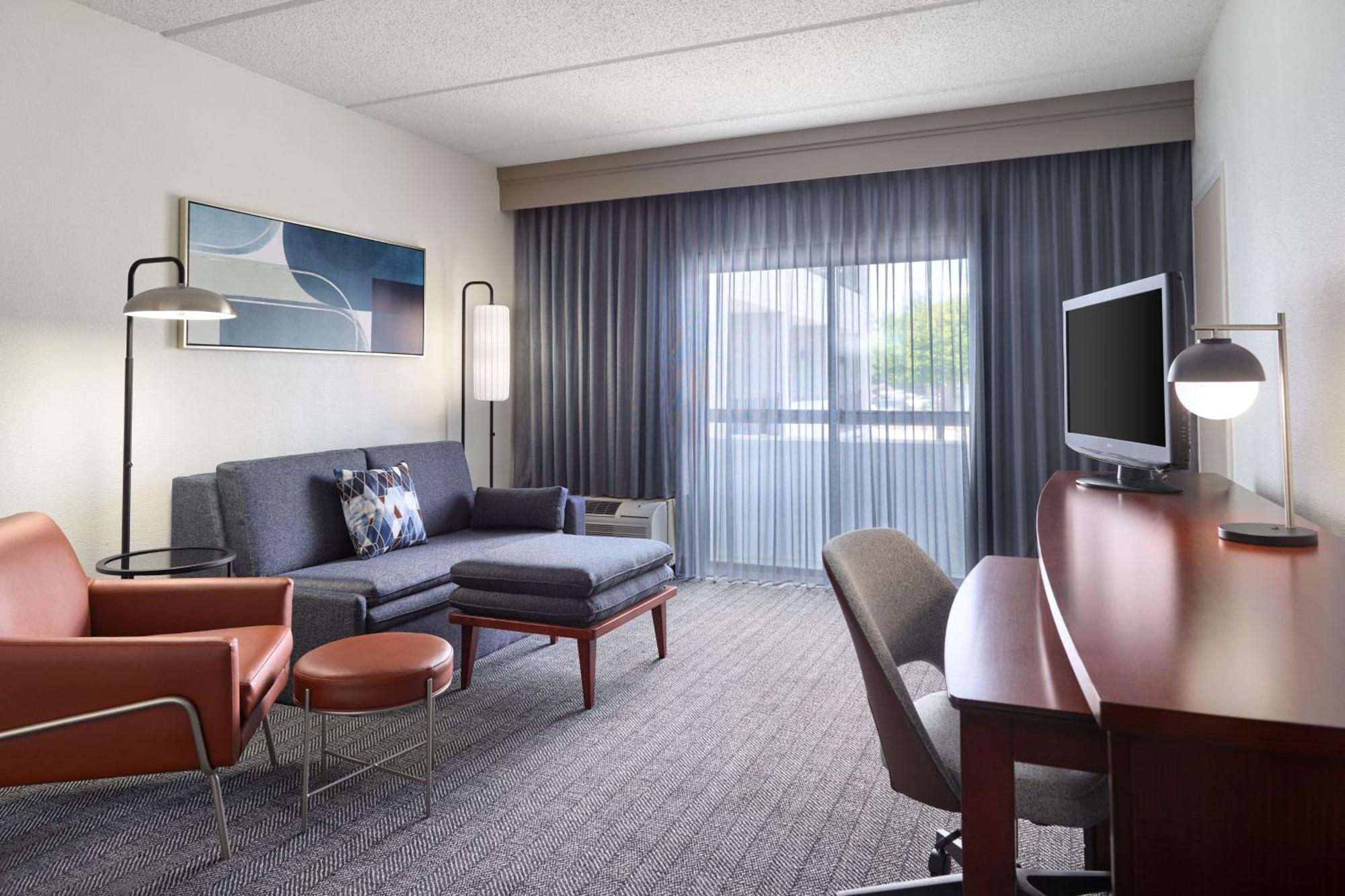 Courtyard By Marriott Atlanta Executive Park/Emory Hotel Buitenkant foto