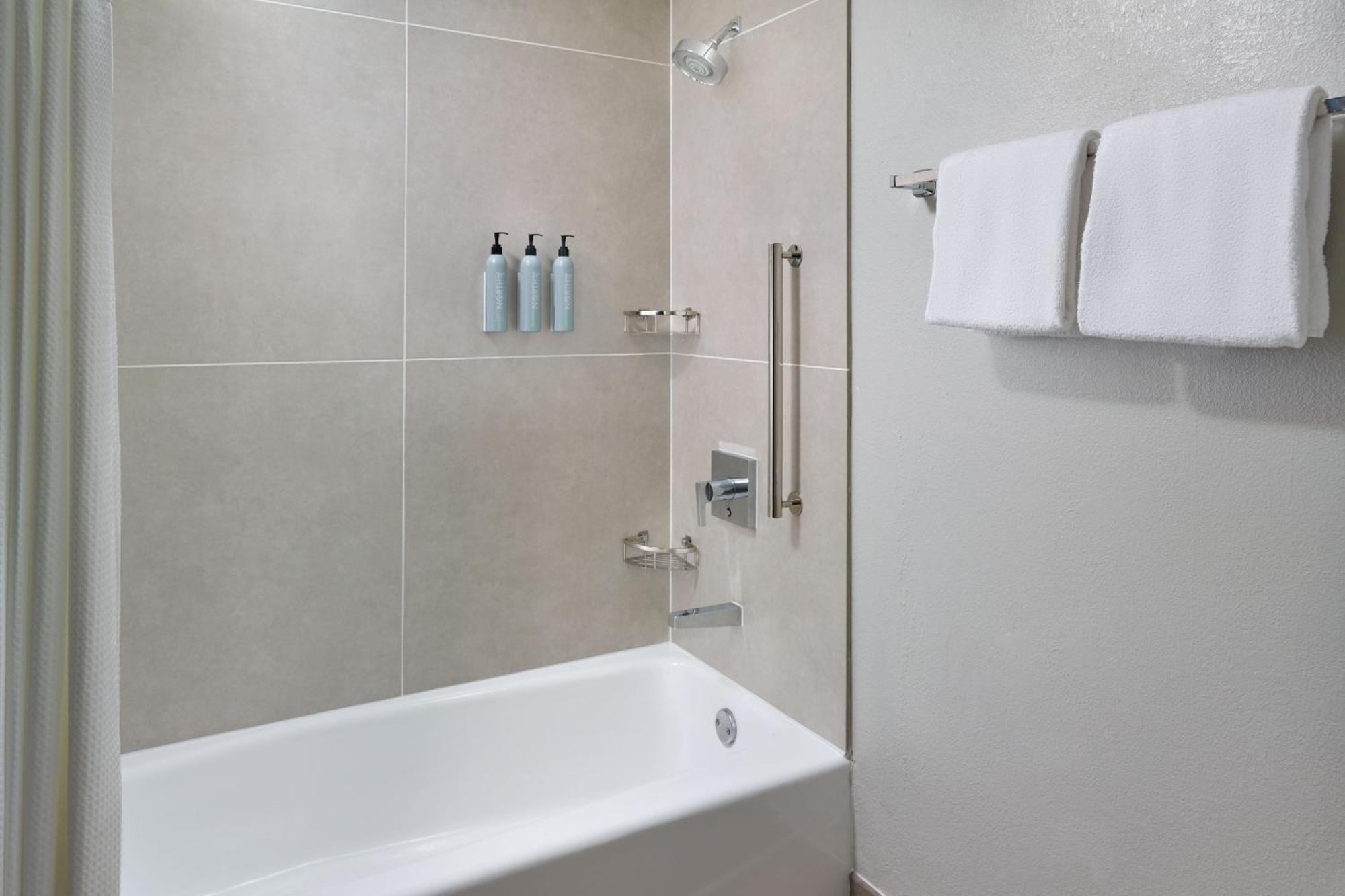 Courtyard By Marriott Atlanta Executive Park/Emory Hotel Buitenkant foto
