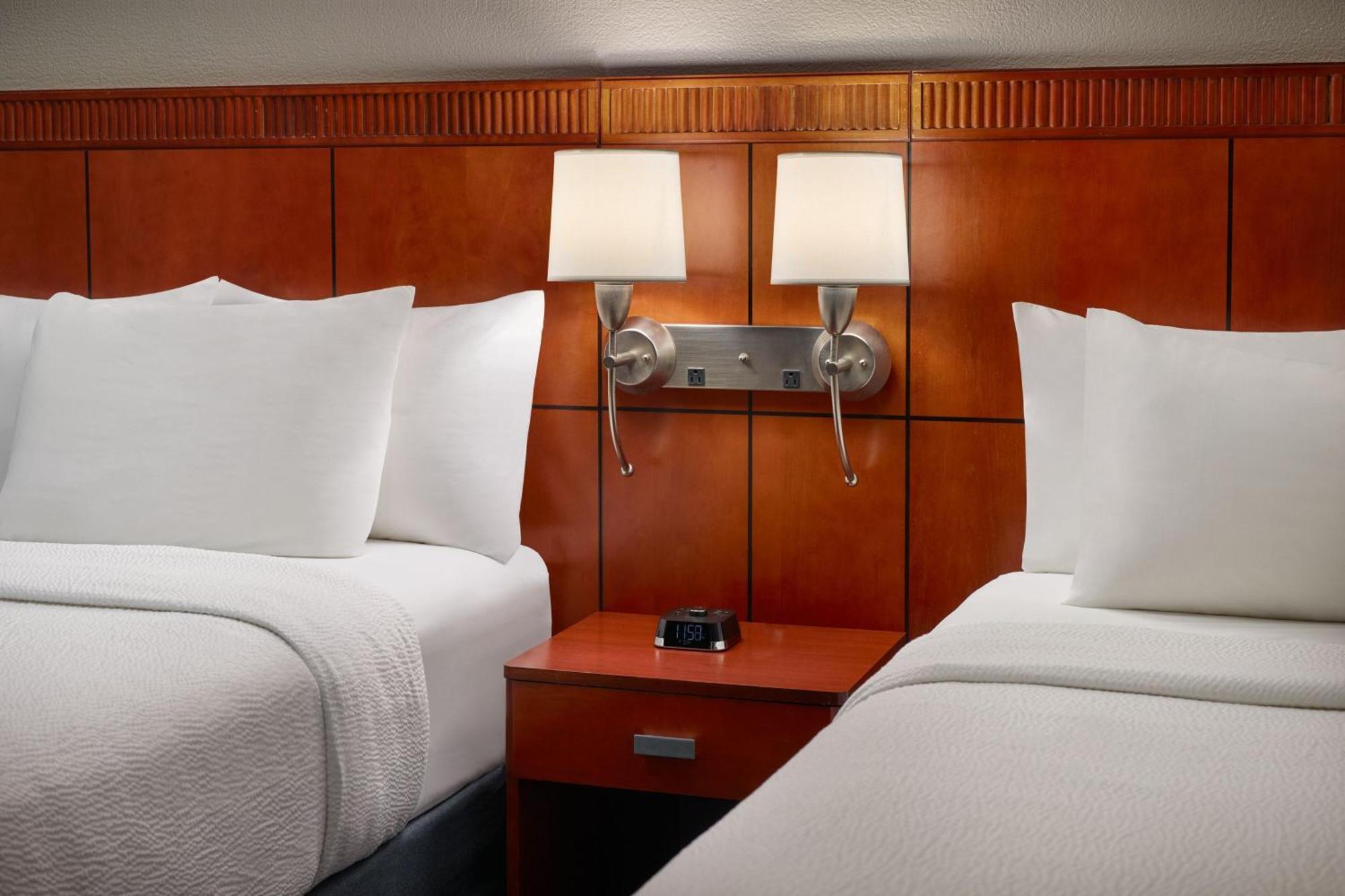 Courtyard By Marriott Atlanta Executive Park/Emory Hotel Buitenkant foto