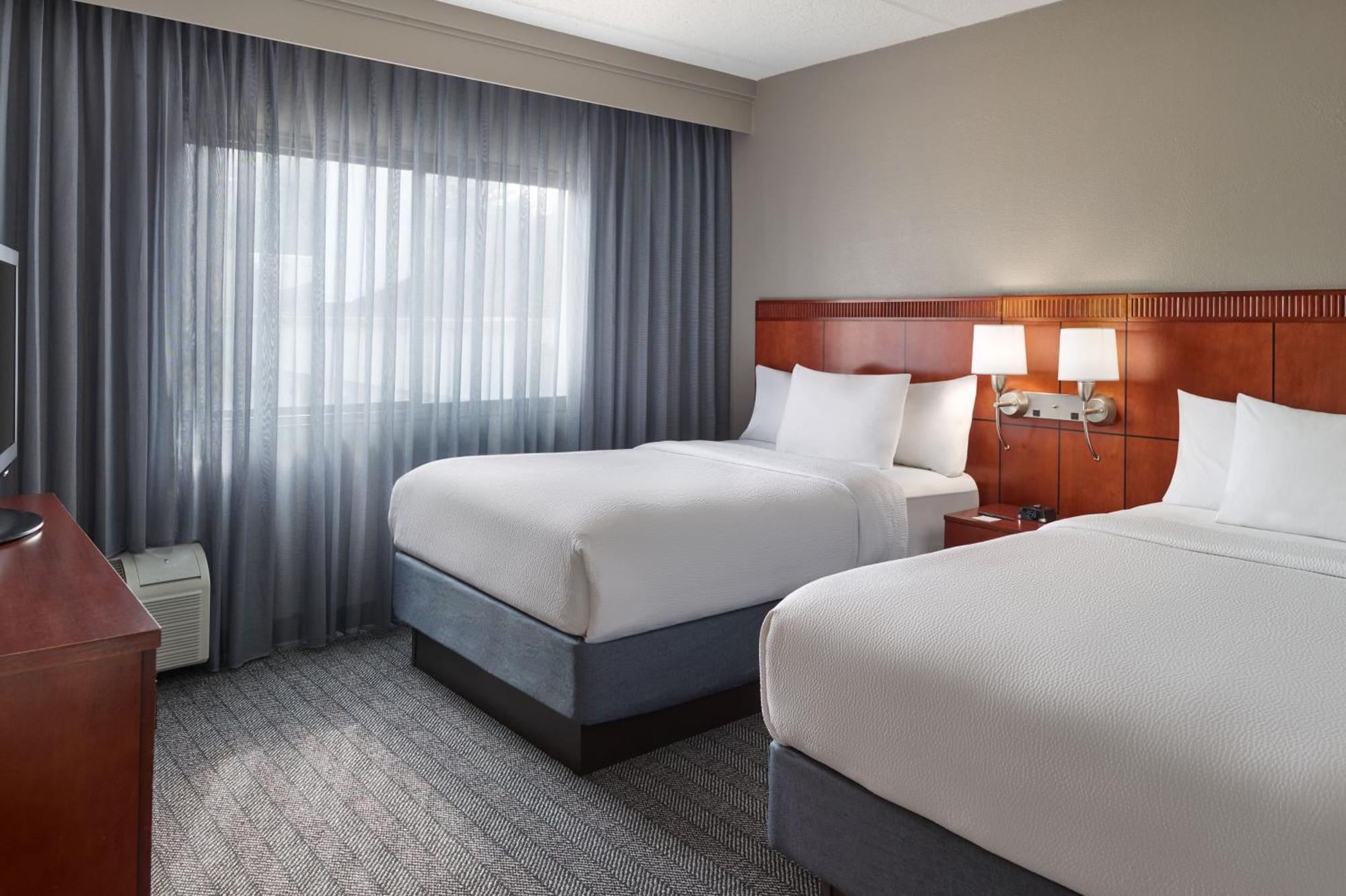 Courtyard By Marriott Atlanta Executive Park/Emory Hotel Buitenkant foto