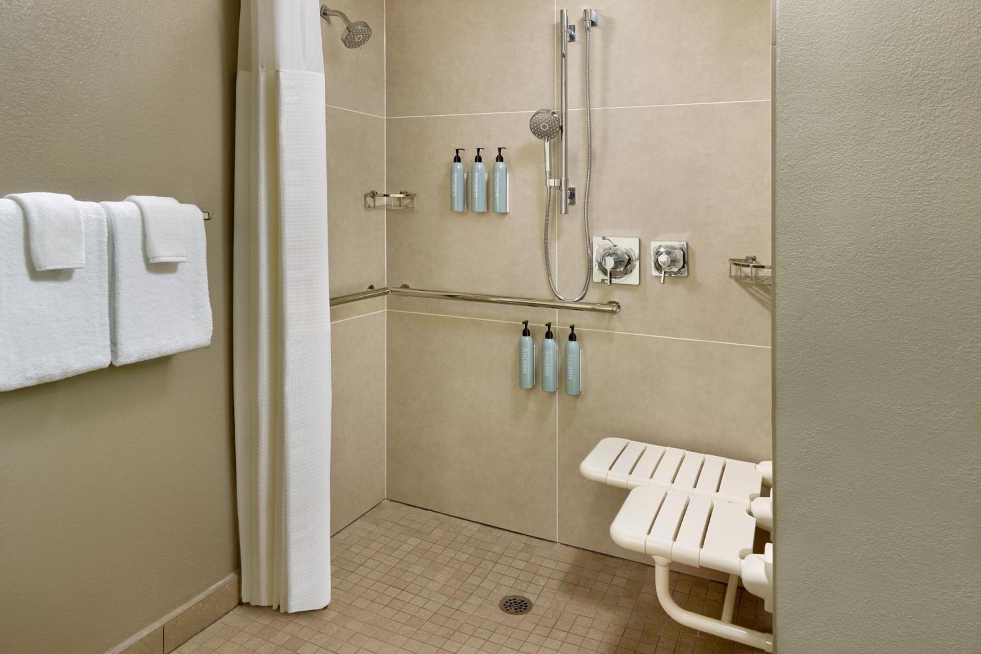 Courtyard By Marriott Atlanta Executive Park/Emory Hotel Buitenkant foto