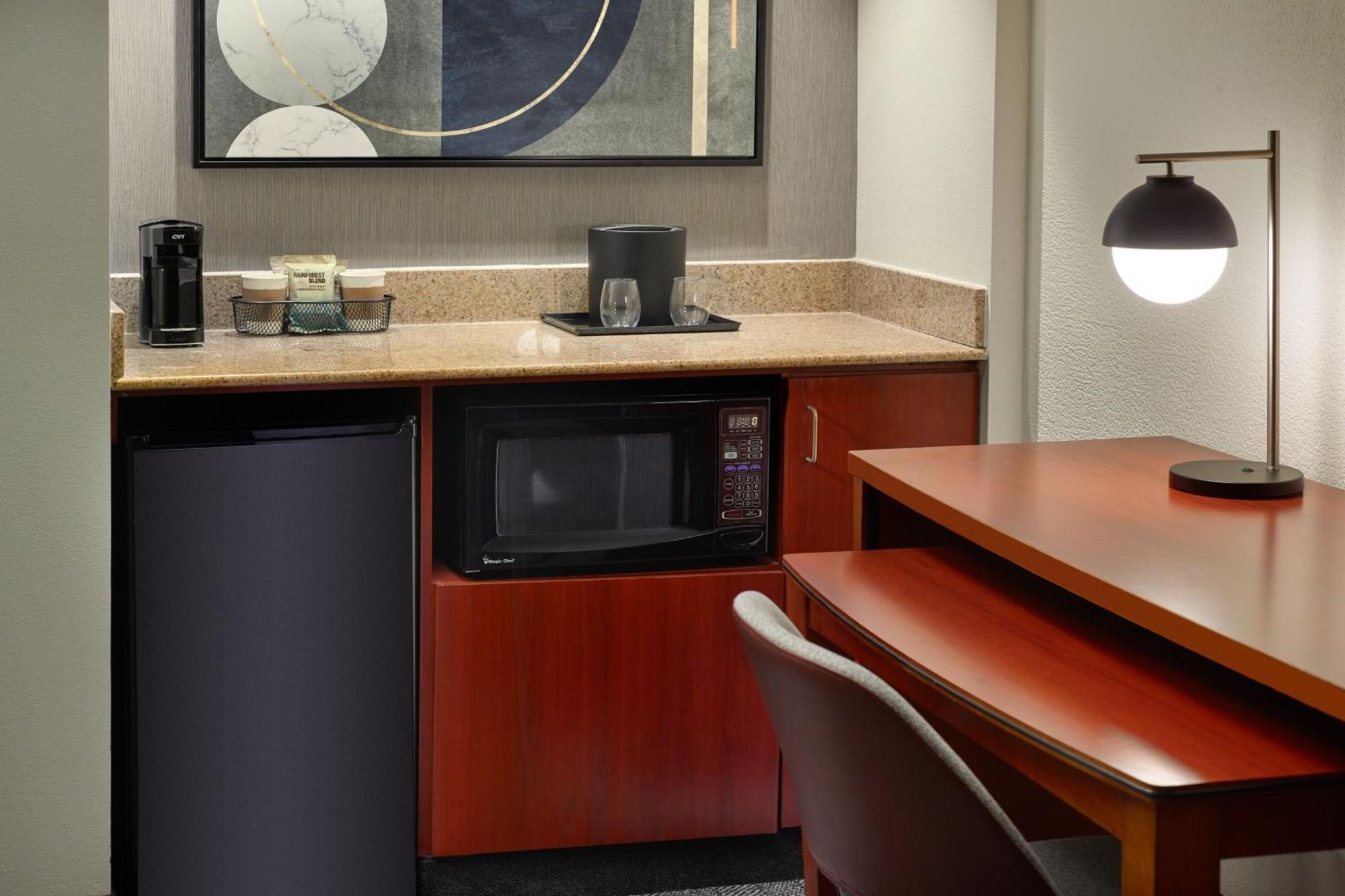 Courtyard By Marriott Atlanta Executive Park/Emory Hotel Buitenkant foto