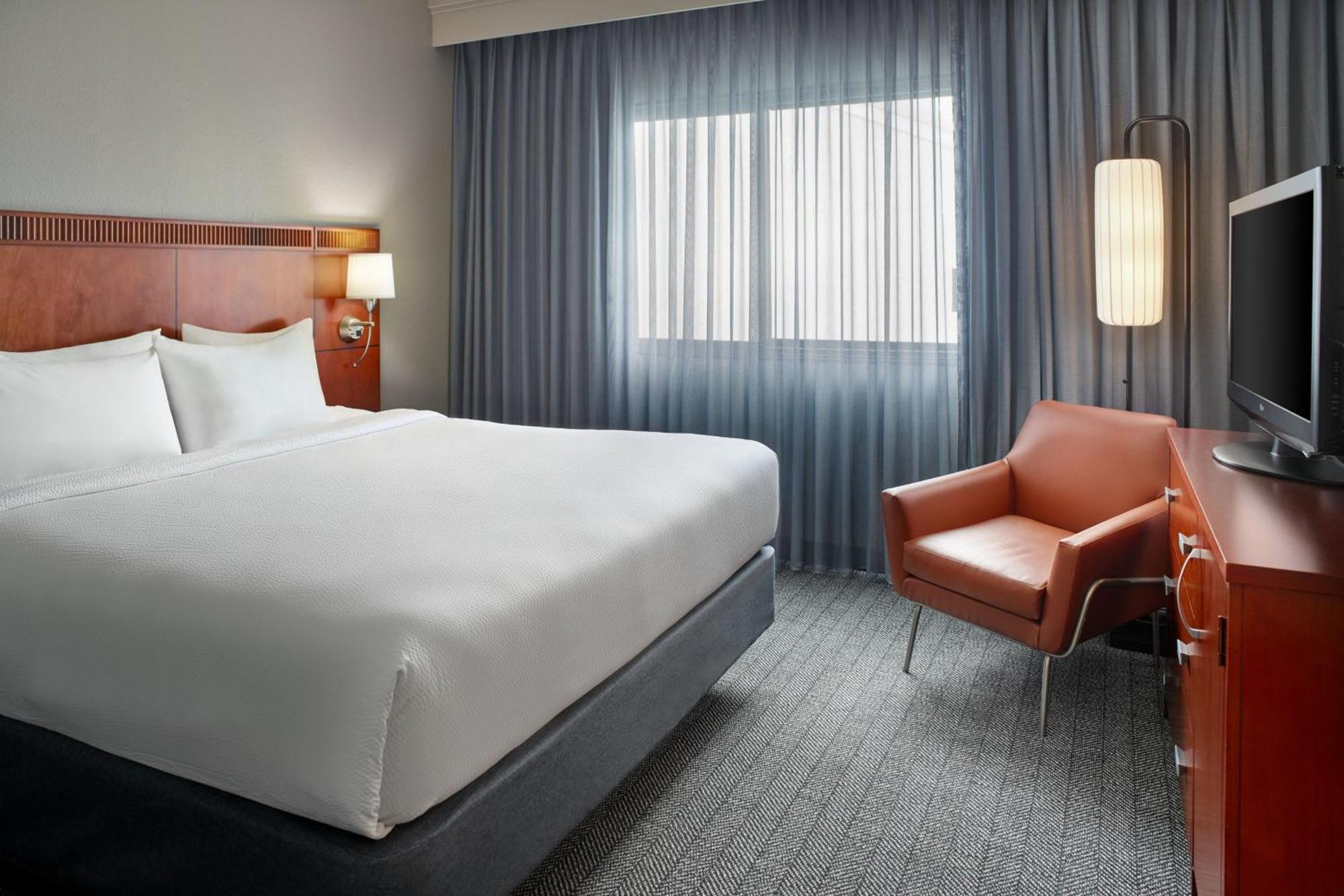 Courtyard By Marriott Atlanta Executive Park/Emory Hotel Buitenkant foto